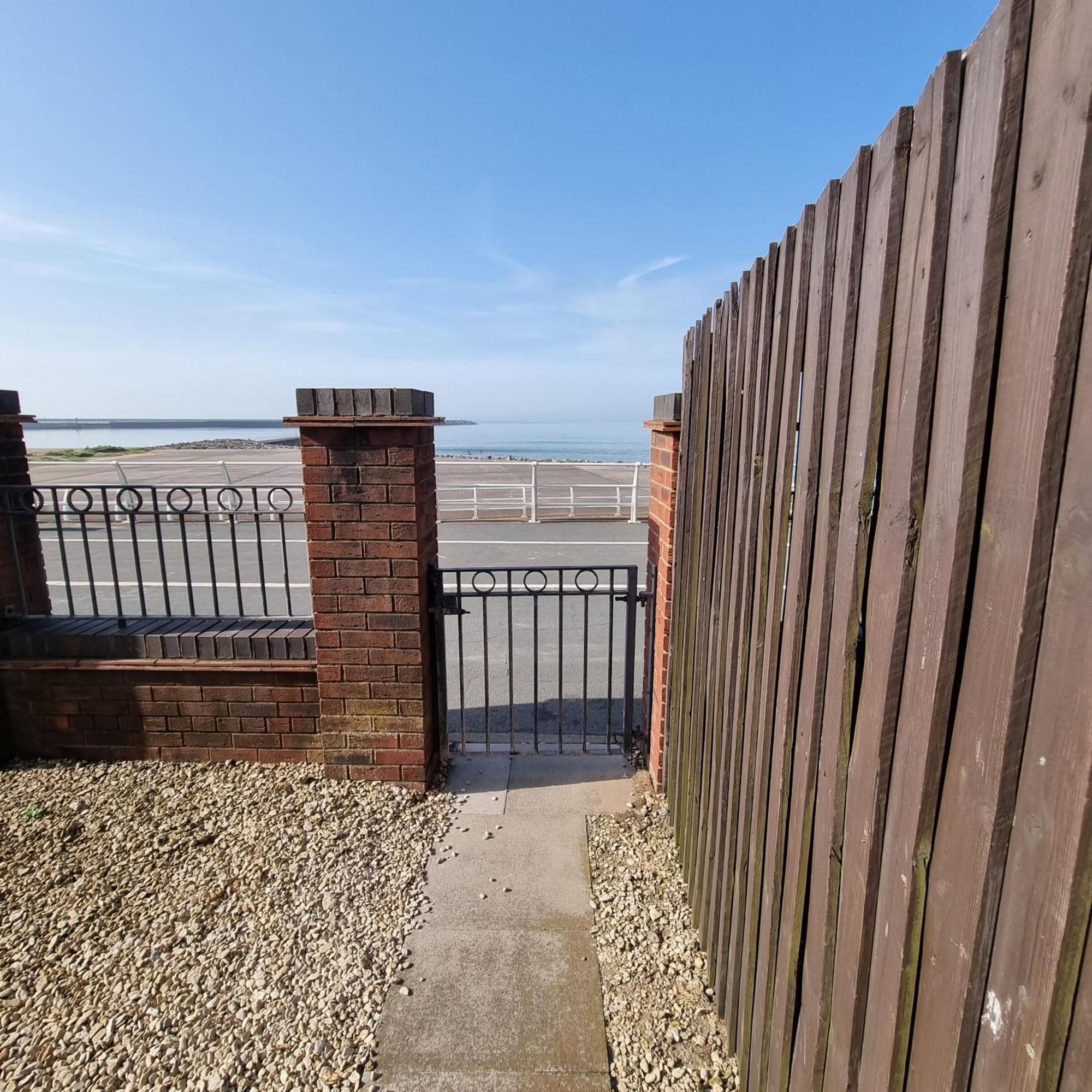 Sea Escape The Tardiis Beachfront Location Aberavon Beach Sea Views Driveway Parking Port Talbot Ngoại thất bức ảnh